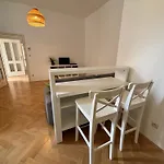 Cozy Prague Apartment In The City Center